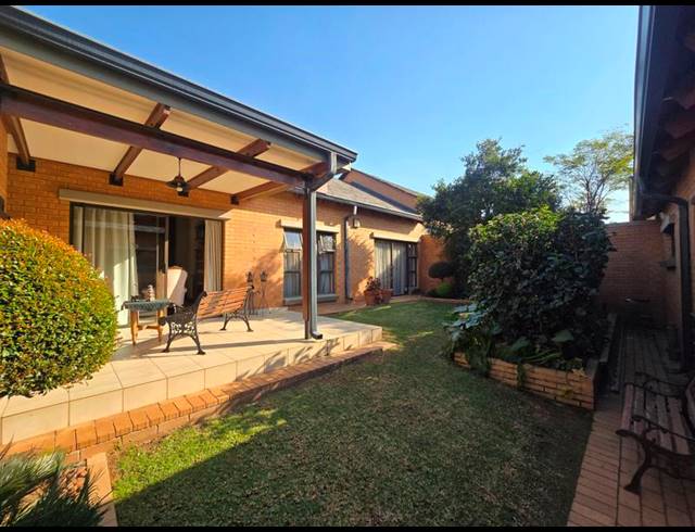 2 BEDROOM TOWNHOUSE FOR SALE IN RETIRE AT MIDSTREAM